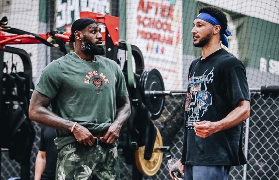 属性的同时 属性的同时