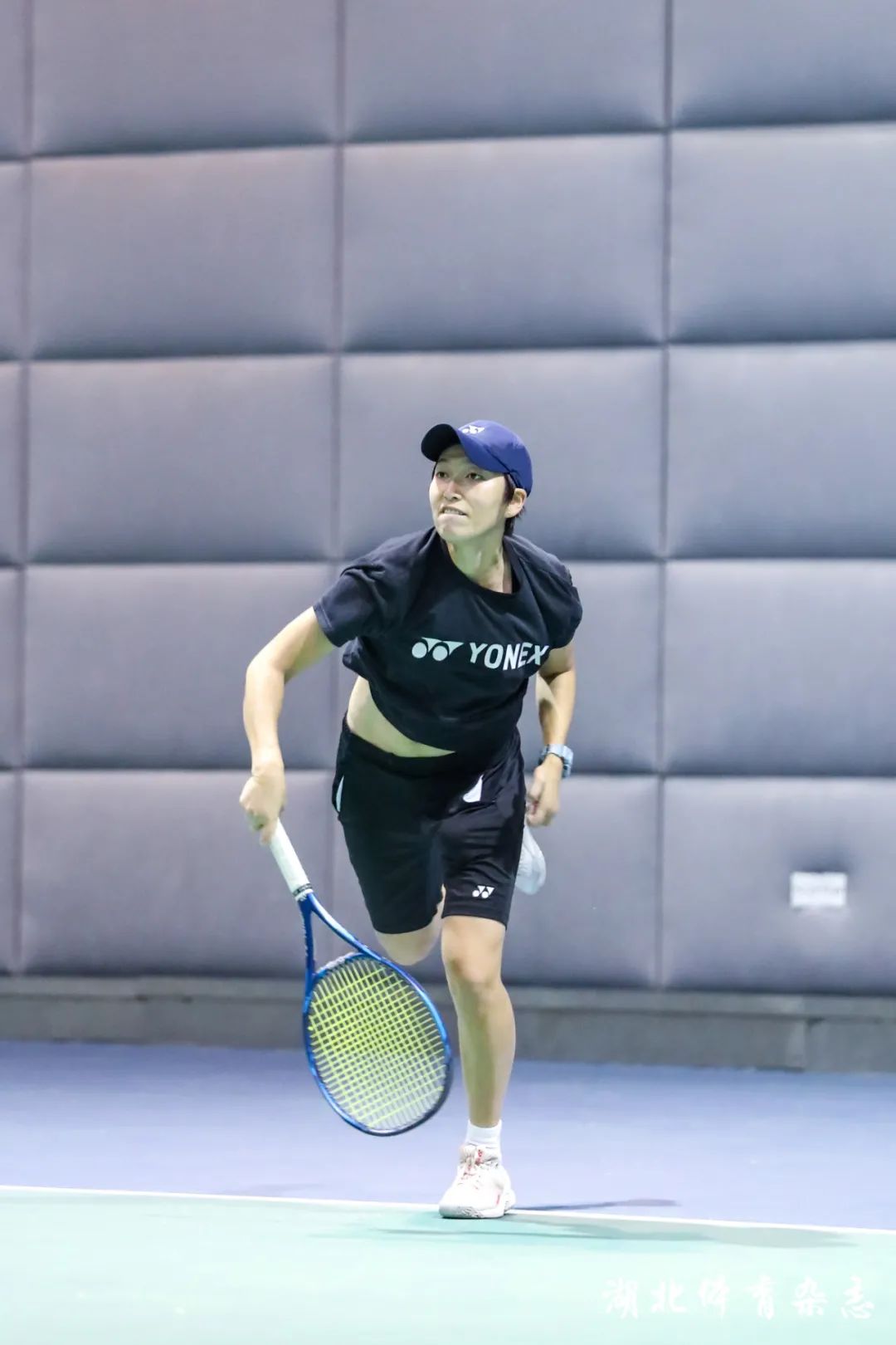 但她仍然保 但她仍然保