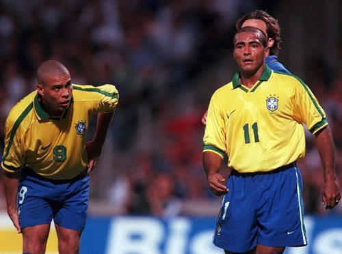 守与出球连 守与出球连